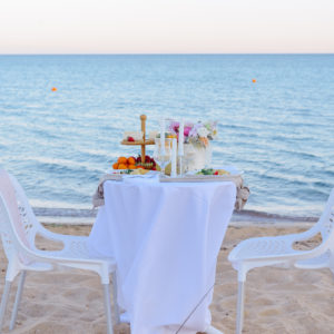 Романтическое свидание на пляже в Крыму